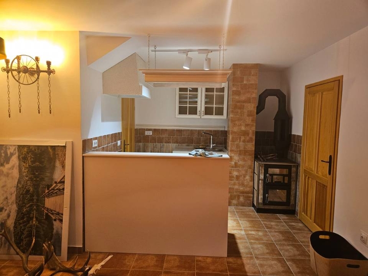 Kuća s apartmanima u Mrkoplju