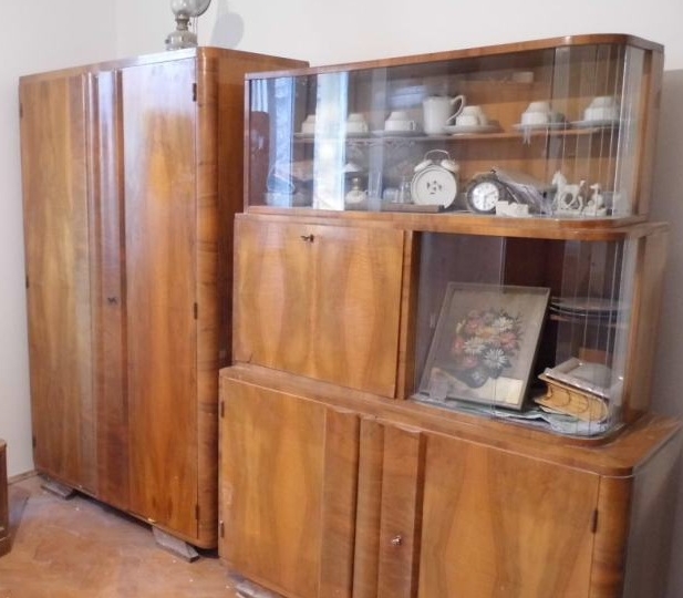 Stari ormari I vitrine