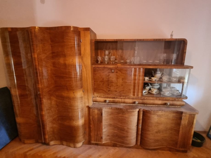 Stari ormari I vitrine