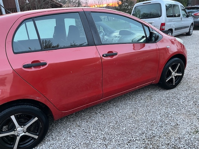 Toyota Yaris 1.3 VVT-i....odlična!!