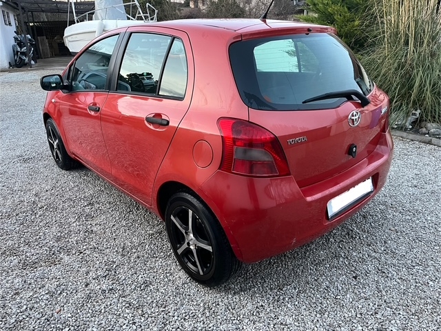 Toyota Yaris 1.3 VVT-i....odlična!!