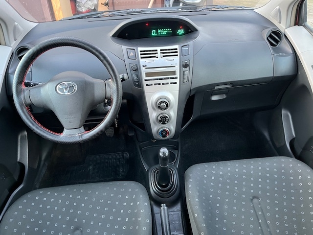 Toyota Yaris 1.3 VVT-i....odlična!!