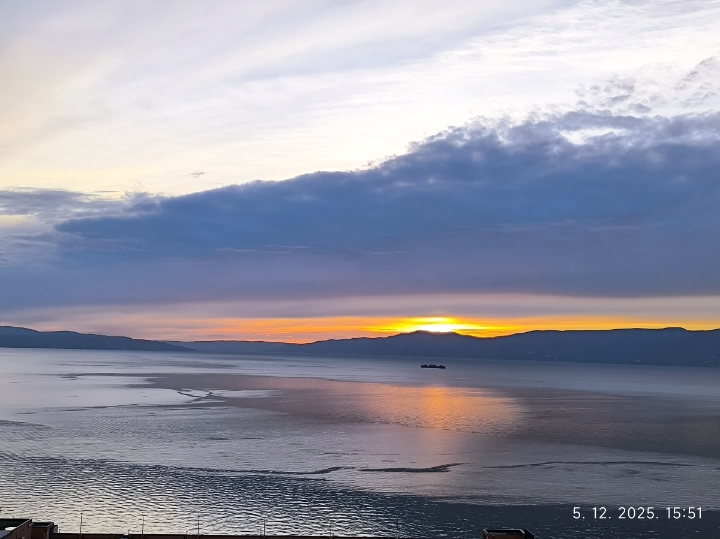 Soba za studente, Podvežica