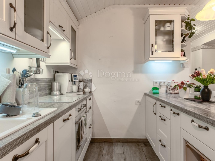 Belveder, 3S+DB,  83m2 (100 m² u naravi), novoadaptiran