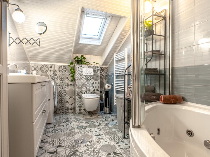 Belveder, 3S+DB,  83m2 (100 m² u naravi), novoadaptiran