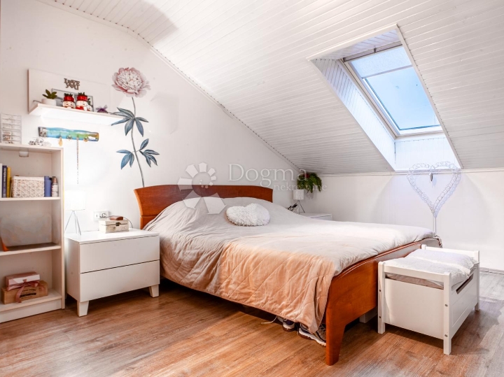 Belveder, 3S+DB,  83m2 (100 m² u naravi), novoadaptiran