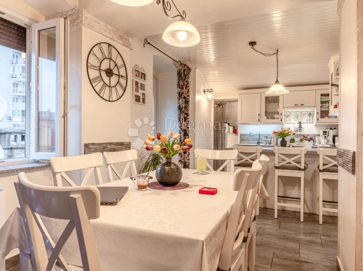 Belveder, 3S+DB,  83m2 (100 m² u naravi), novoadaptiran, opremljen