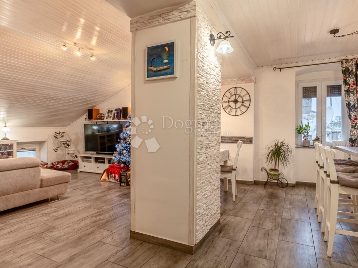 Belveder, 3S+DB,  83m2 (100 m² u naravi), novoadaptiran, opremljen