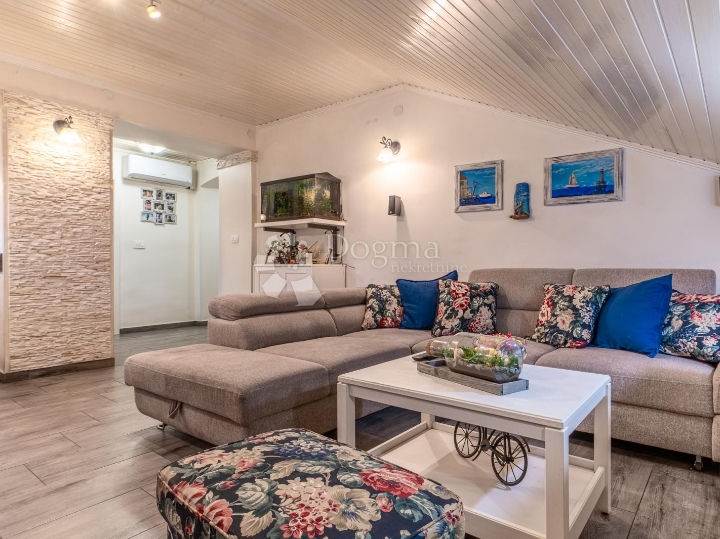 Belveder, 3S+DB,  83m2 (100 m² u naravi), novoadaptiran, opremljen