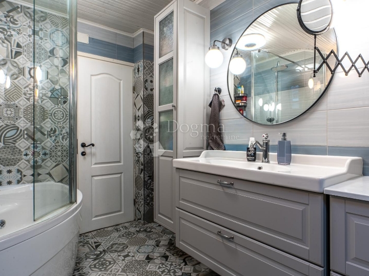 Belveder, 3S+DB,  83m2 (100 m² u naravi), novoadaptiran, opremljen