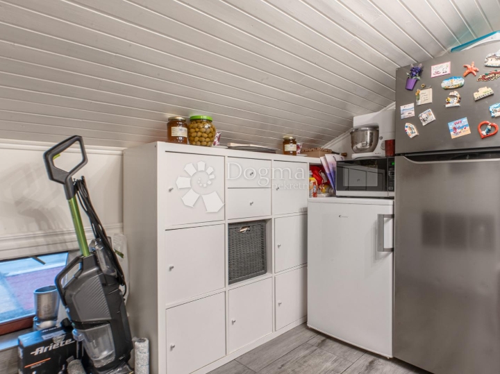 Belveder, 3S+DB,  83m2 (100 m² u naravi), novoadaptiran, opremljen