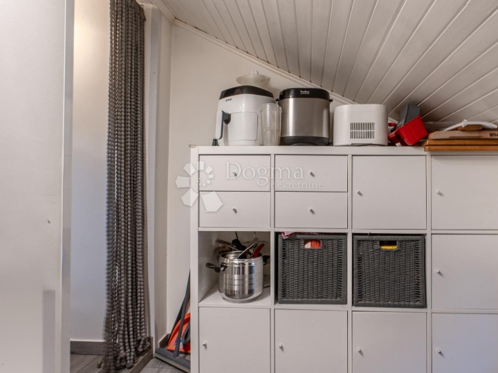 Belveder, 3S+DB,  83m2 (100 m² u naravi), novoadaptiran, opremljen