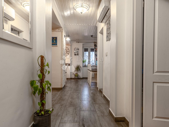 Belveder, 3S+DB,  83m2 (100 m² u naravi), novoadaptiran, opremljen