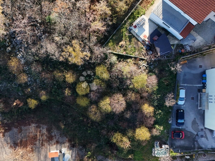 Građevinsko zemljište blizu centra Srdoča