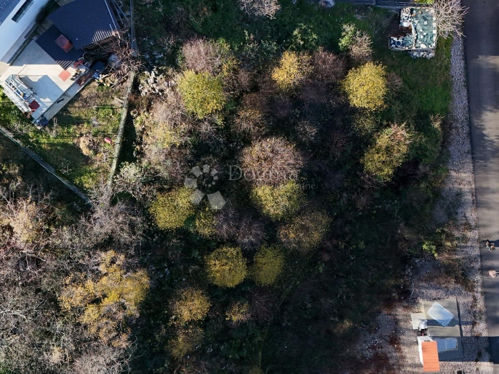 Građevinsko zemljište blizu centra Srdoča