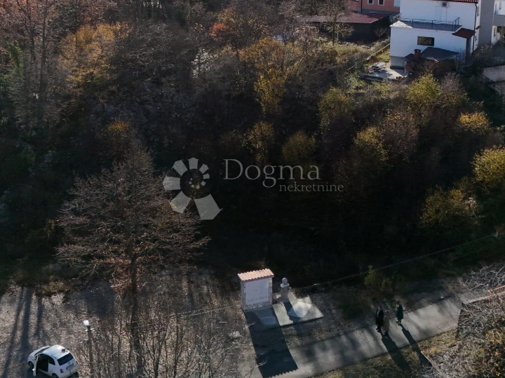 Građevinsko zemljište blizu centra Srdoča