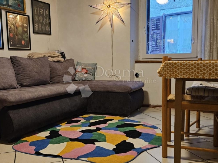 Kuća u srcu grada s impresivnom krovnom terasom