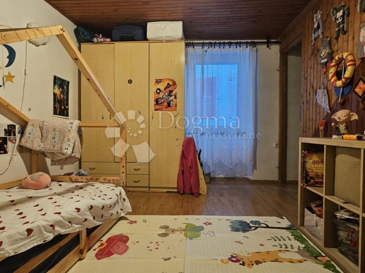 Kuća u srcu grada s impresivnom krovnom terasom