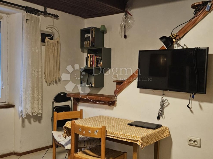 Kuća u srcu grada s impresivnom krovnom terasom