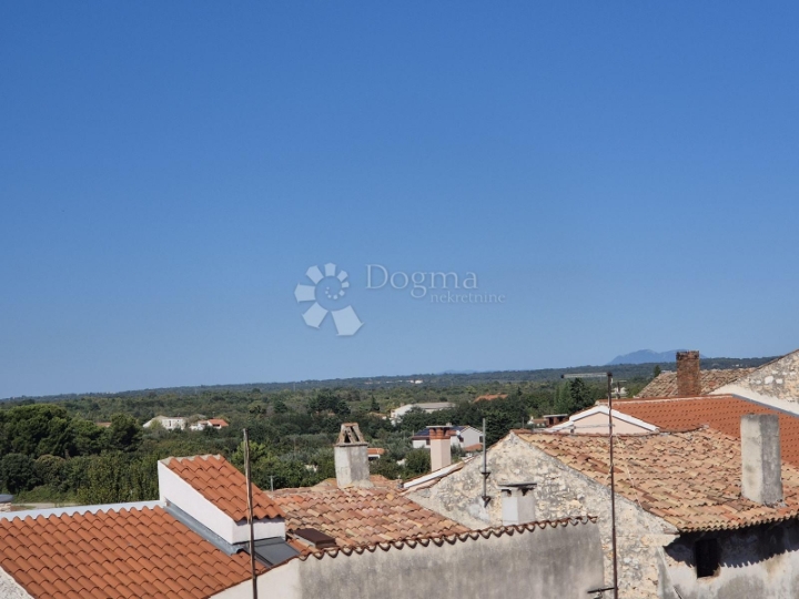 Kuća u srcu grada s impresivnom krovnom terasom