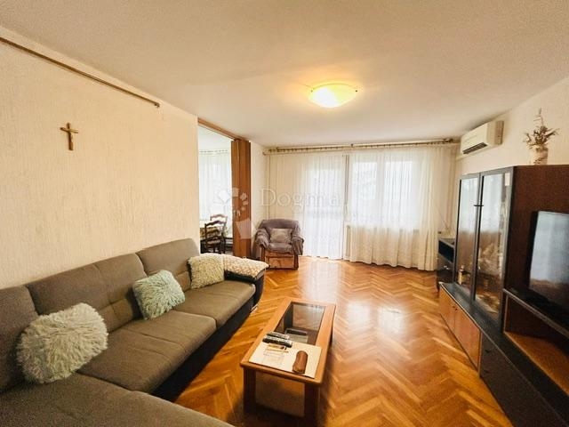 Komforan 2S+DB stan na Podmurvicama