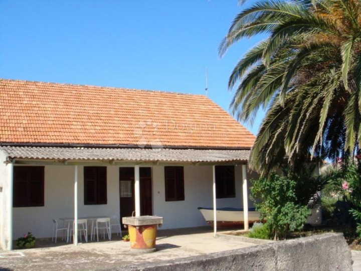 Kuća na Pašmanu niti 500m od mora!