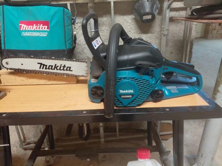 Makita motorna pila