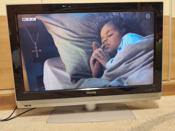 Philips lcd TV 82 cm