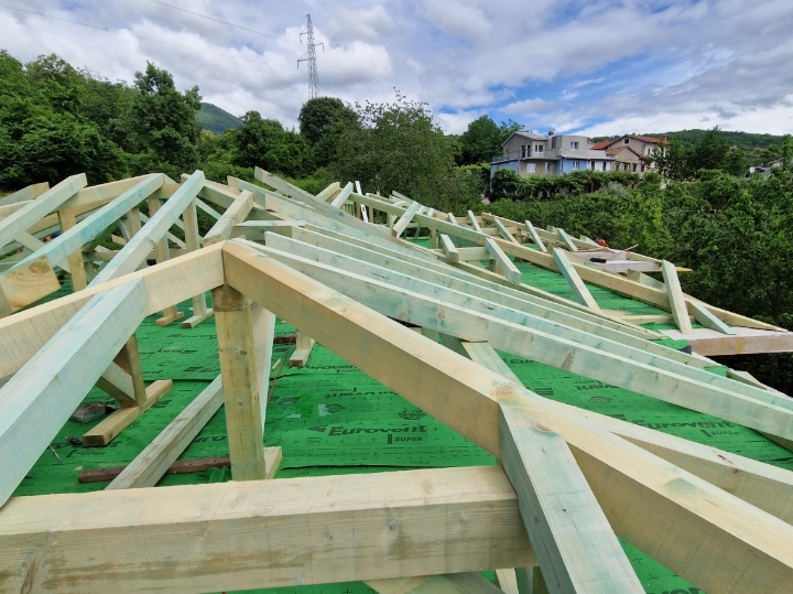 Krovopokrivači Kućice bele d.o.o.