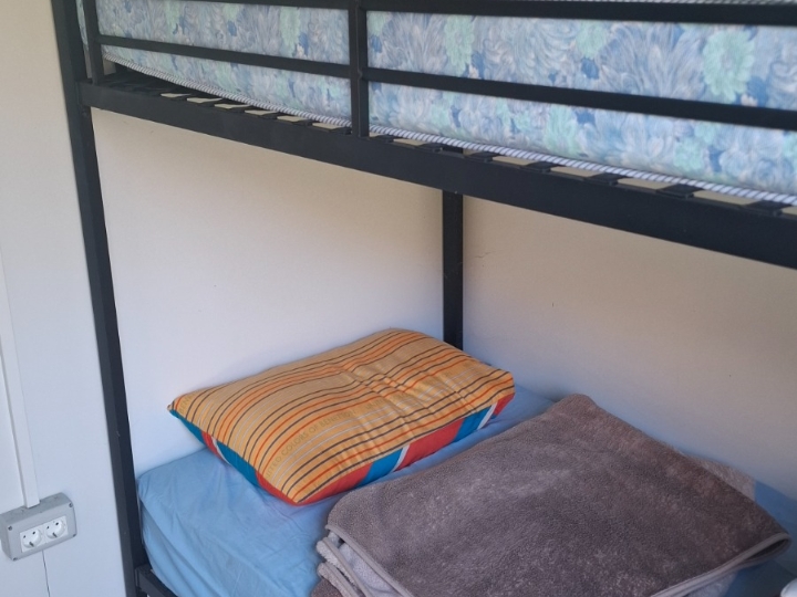 Kreveti na kat s madracima