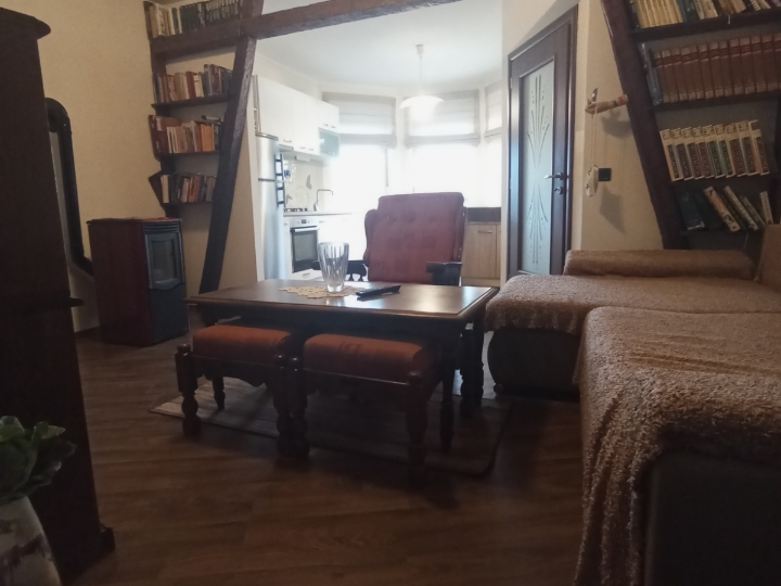 Jednosoban stan 90 m2, prizemlje