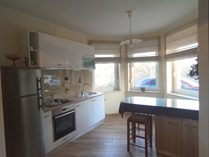 Jednosoban stan 90 m2, prizemlje