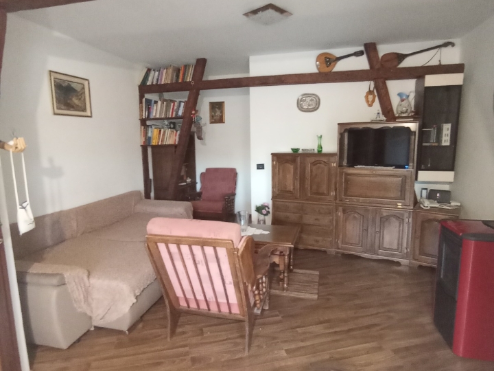 Jednosoban stan 90 m2, prizemlje