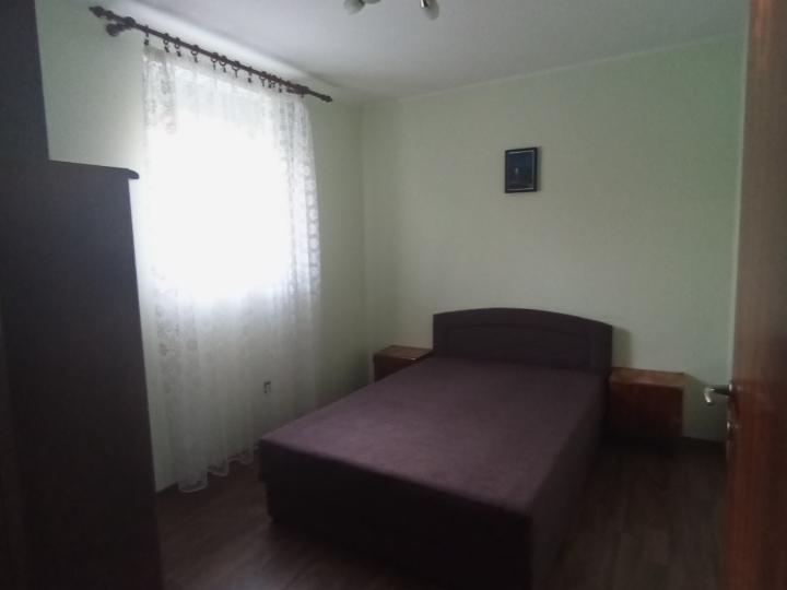 Jednosoban stan 90 m2, prizemlje