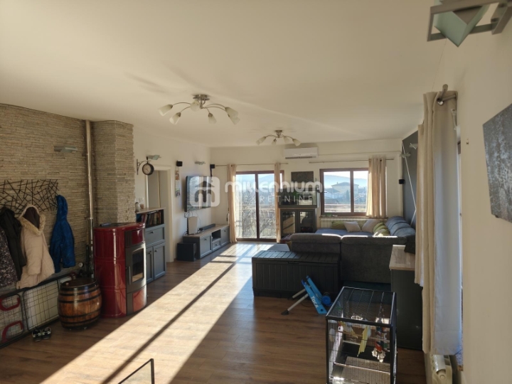 Grobnik, Cernik, 130m2, samostojeća kuća s dva stana