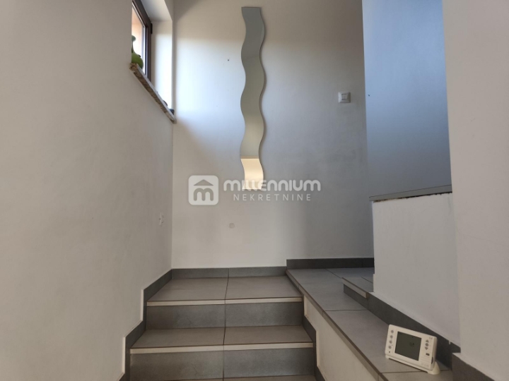 Grobnik, Cernik, 130m2, samostojeća kuća s dva stana