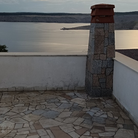 Jadranovo, iznajmljujem stan