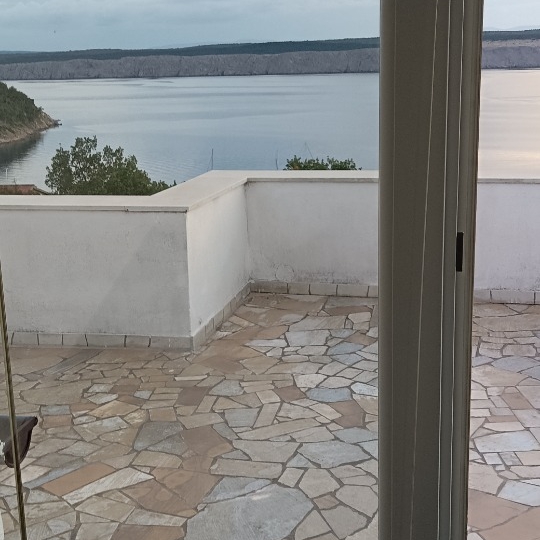 Jadranovo, iznajmljujem stan