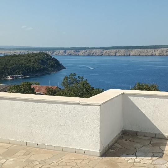 Jadranovo, iznajmljujem stan