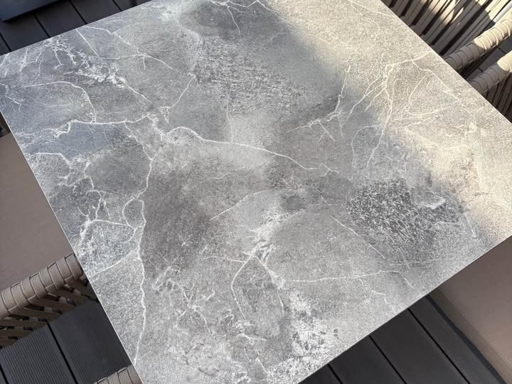 Stolovi za ugostiteljstvo