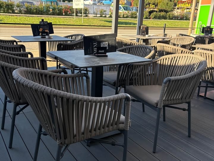 Stolovi za ugostiteljstvo