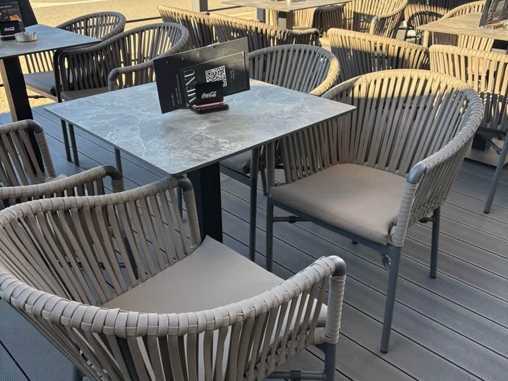 Stolovi za ugostiteljstvo