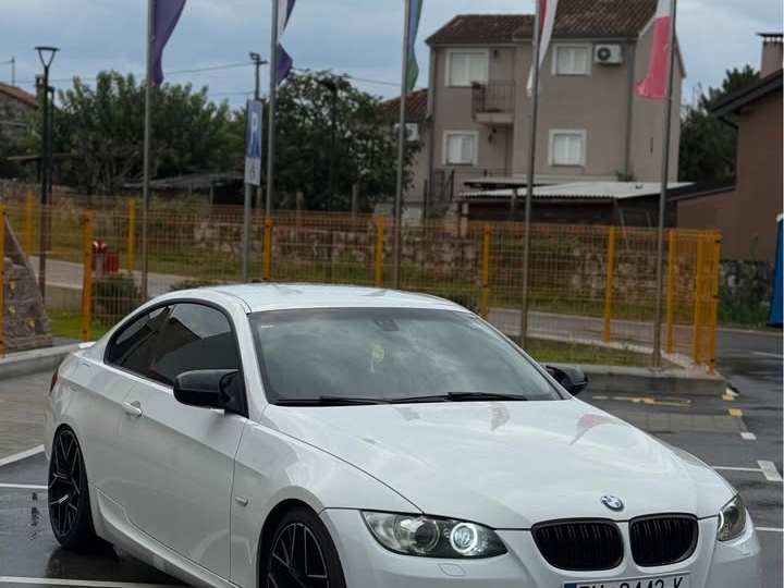 BMW E92 coupe 320D m-sport 335 LOOK