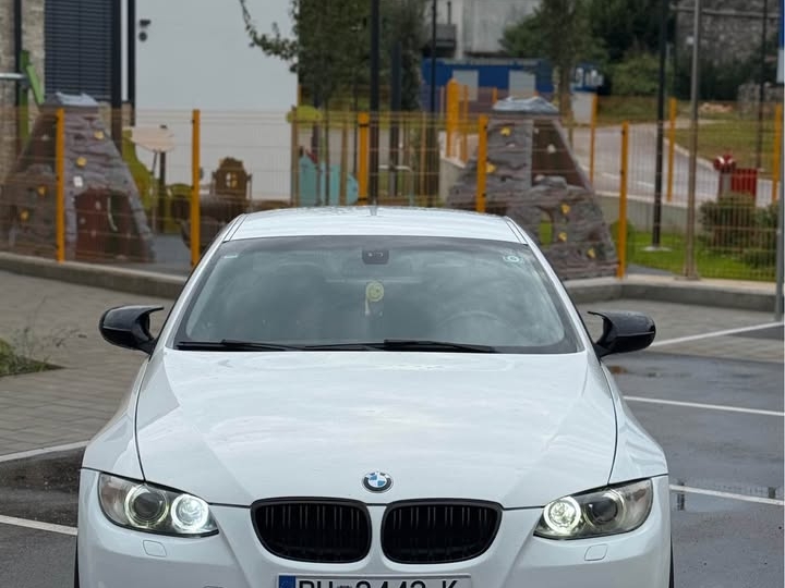 BMW E92 coupe 320D m-sport 335 LOOK