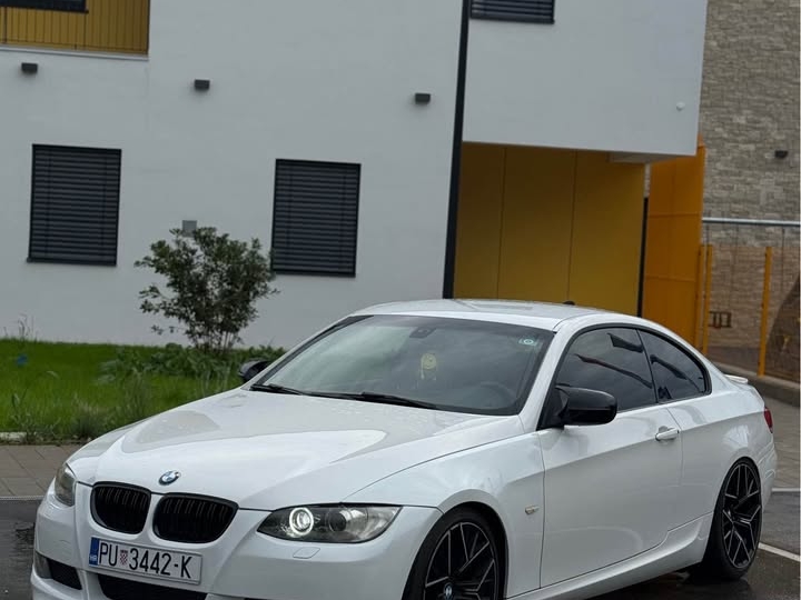 BMW E92 coupe 320D m-sport 335 LOOK