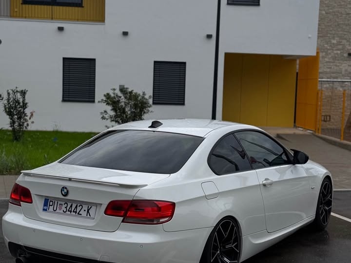 BMW E92 coupe 320D m-sport 335 LOOK