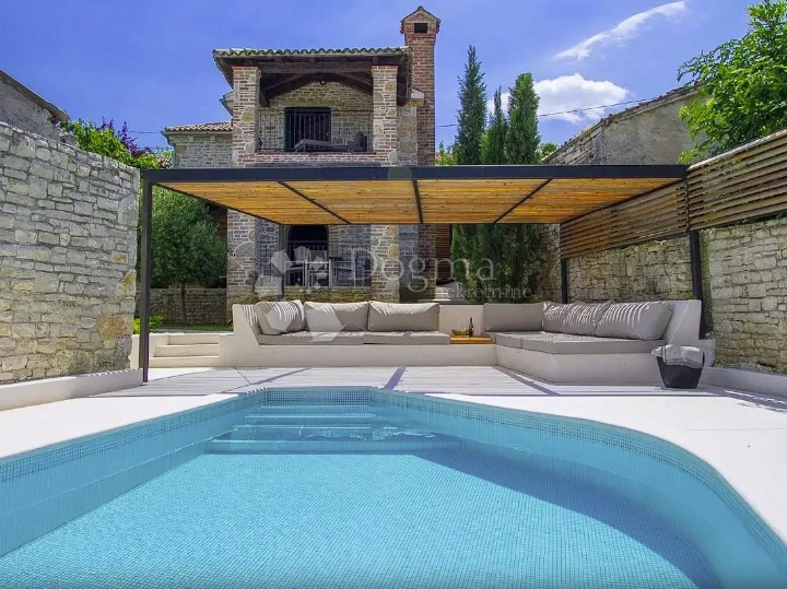 Poreč, šira okolica, kamena vila s bazenom i 3 spavaće sobe