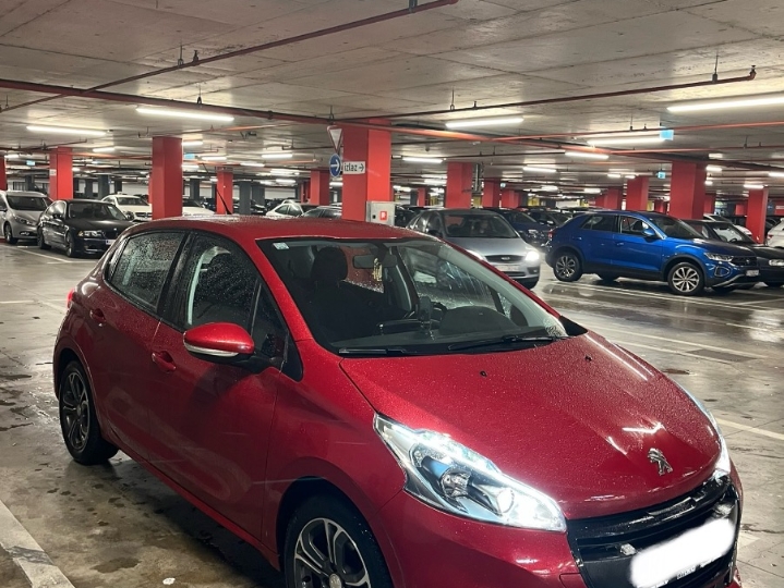 Peugeot 208, reg. god. dana.