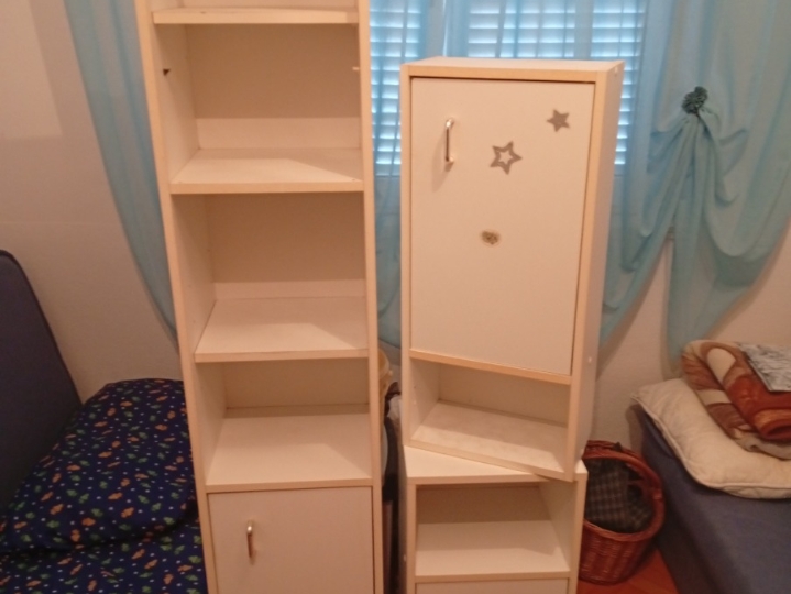 Tri vitrine za kupaonicu