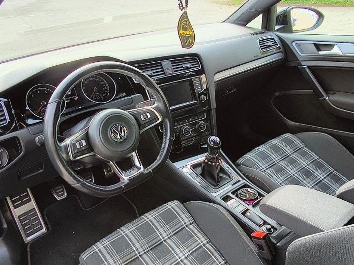 VW Golf VII R-line 1.4 TSI (103kW)